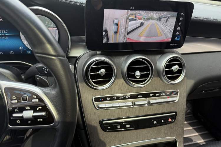 Used Mercedes-Benz GLC Coupe 2020 GLC 300 4MATIC Coupe SUV Interior 5