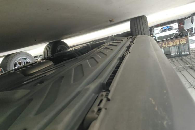 Used Mercedes-Benz GLC Coupe 2020 GLC 300 4MATIC Coupe SUV Left Side Sill
