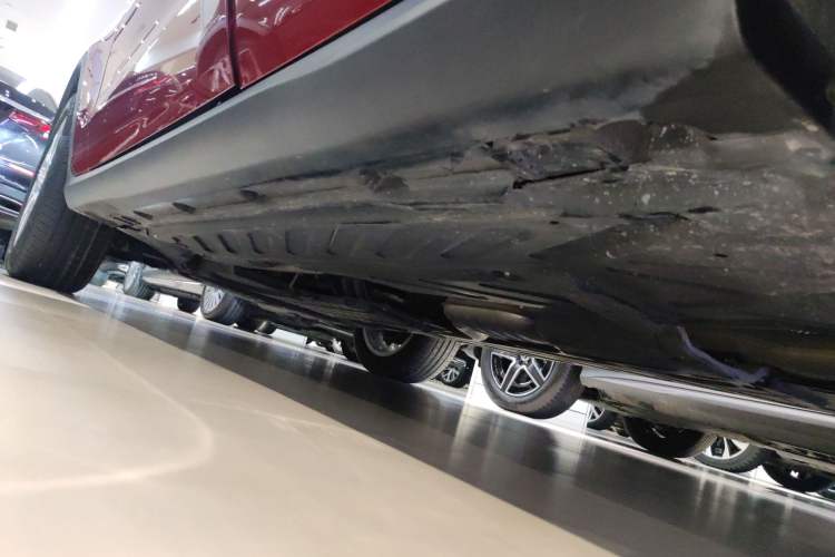 Used Mercedes-Benz GLC Coupe 2020 GLC 260 4MATIC Coupe SUV Left Side Sill
