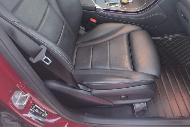 Used Mercedes-Benz GLC Coupe 2020 GLC 300 4MATIC Coupe SUV Right Front Seat