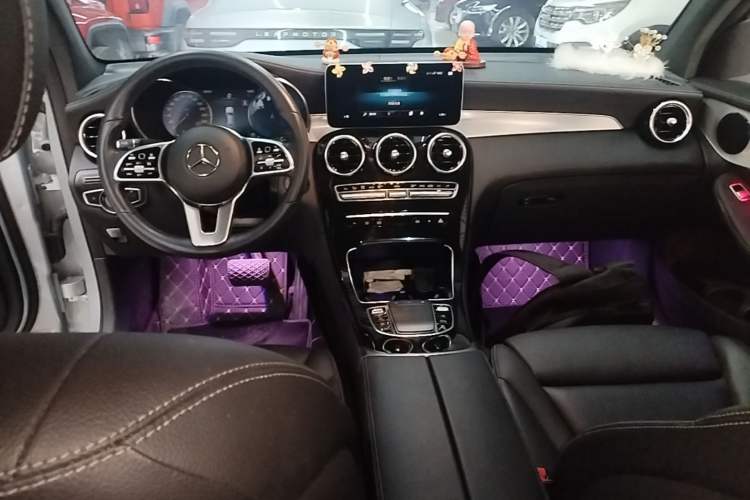 Used Mercedes-Benz GLC Coupe 2020 GLC 260 4MATIC Coupe SUV Center Console