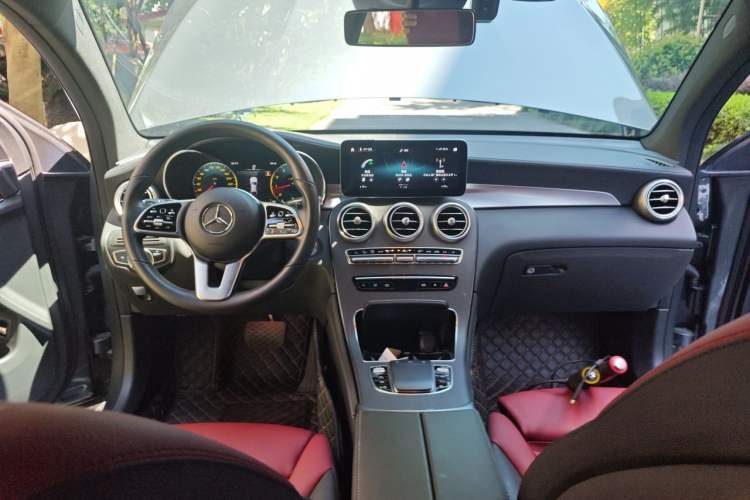 Used Mercedes-Benz GLC Coupe 2020 GLC 300 4MATIC Coupe SUV Center Console