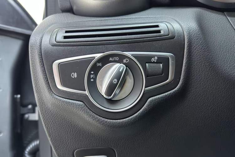Used Mercedes-Benz GLC Coupe 2020 GLC 300 4MATIC Coupe SUV Interior 10