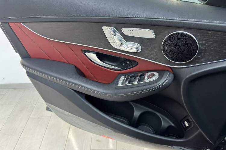 Used Mercedes-Benz GLC Coupe 2020 GLC 300 4MATIC Coupe SUV Interior 11