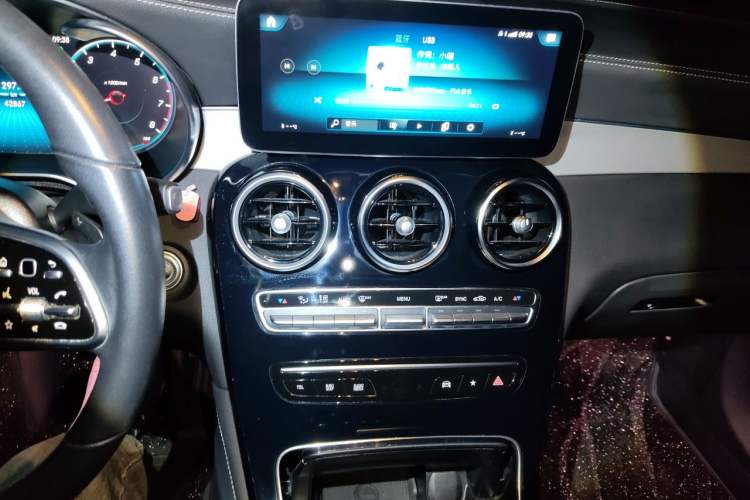 Used Mercedes-Benz GLC Coupe 2020 GLC 260 4MATIC Coupe SUV Audio And AC Panel