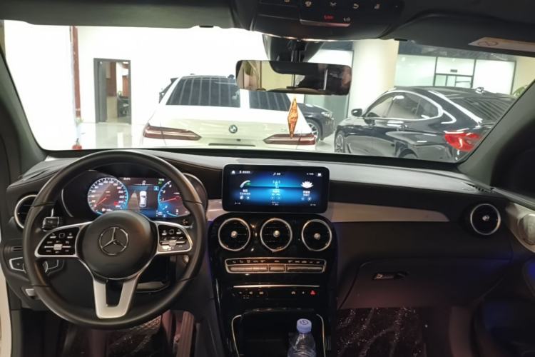 Used Mercedes-Benz GLC Coupe 2020 GLC 260 4MATIC Coupe SUV Center Console