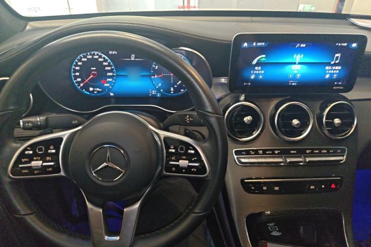 Used Mercedes-Benz GLC Coupe 2020 GLC 260 4MATIC Coupe SUV Center Console
