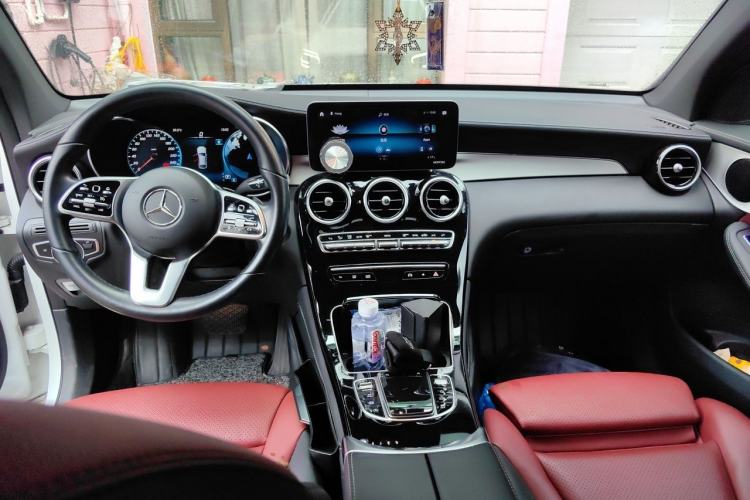 Used Mercedes-Benz GLC Coupe 2020 GLC 260 4MATIC Coupe SUV Center Console