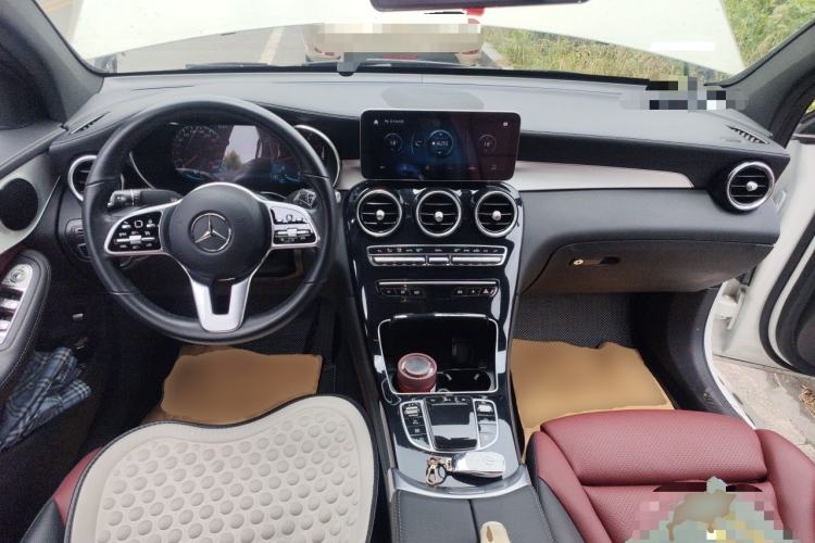 Used Mercedes-Benz GLC Coupe 2020 GLC 260 4MATIC Coupe SUV Center Console