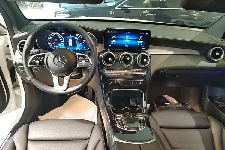 Used Mercedes-Benz GLC Coupe 2020 GLC 260 4MATIC Coupe SUV Center Console