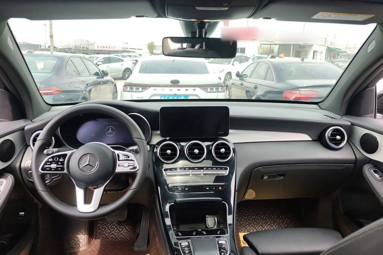Used Mercedes-Benz GLC Coupe 2020 GLC 260 4MATIC Coupe SUV Center Console