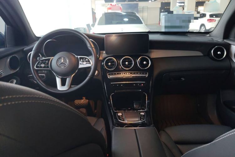 Used Mercedes-Benz GLC Coupe 2020 GLC 260 4MATIC Coupe SUV Center Console