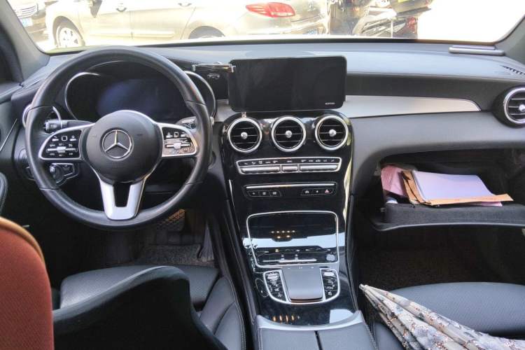 Used Mercedes-Benz GLC Coupe 2020 GLC 260 4MATIC Coupe SUV Center Console