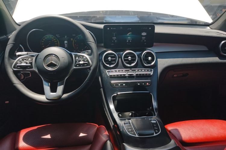 Used Mercedes-Benz GLC Coupe 2020 GLC 260 4MATIC Coupe SUV Center Console