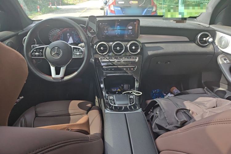 Used Mercedes-Benz GLC Coupe 2020 GLC 260 4MATIC Coupe SUV Center Console