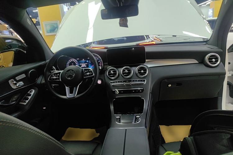 Used Mercedes-Benz GLC Coupe 2020 GLC 300 4MATIC Coupe SUV Center Console