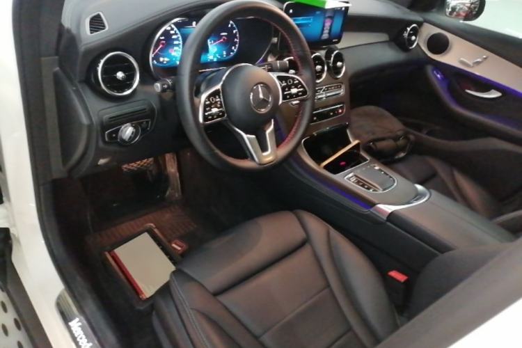 Used Mercedes-Benz GLC Coupe 2020 GLC 260 4MATIC Coupe SUV Center Console