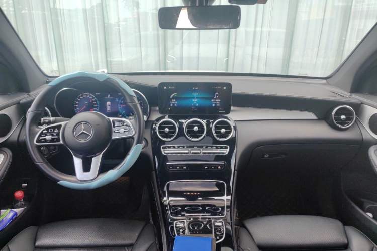 Used Mercedes-Benz GLC Coupe 2020 GLC 260 4MATIC Coupe SUV Center Console