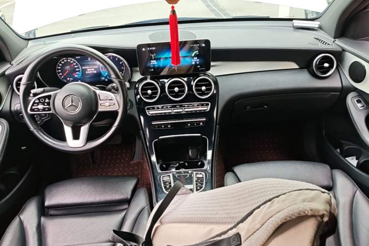 Used Mercedes-Benz GLC Coupe 2020 GLC 260 4MATIC Coupe SUV Center Console