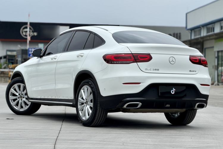 Used Mercedes-Benz GLC Coupe 2020 GLC 260 4MATIC Coupe SUV Exterior 2