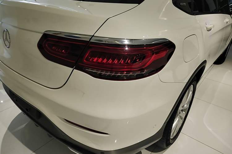 Used Mercedes-Benz GLC Coupe 2020 GLC 260 4MATIC Coupe SUV Exterior 3