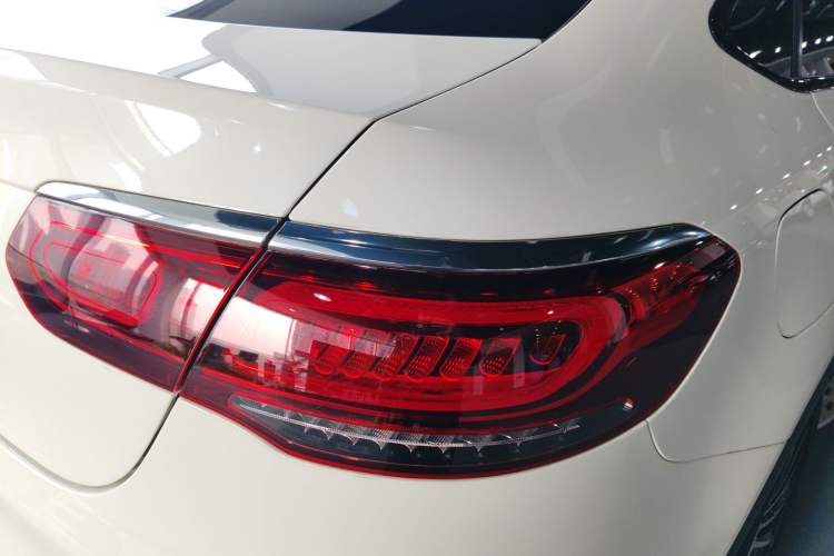 Used Mercedes-Benz GLC Coupe 2020 GLC 260 4MATIC Coupe SUV Exterior 3