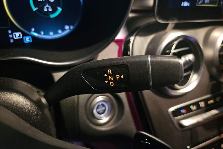Used Mercedes-Benz GLC Coupe 2020 GLC 300 4MATIC Coupe SUV Gear Lever
