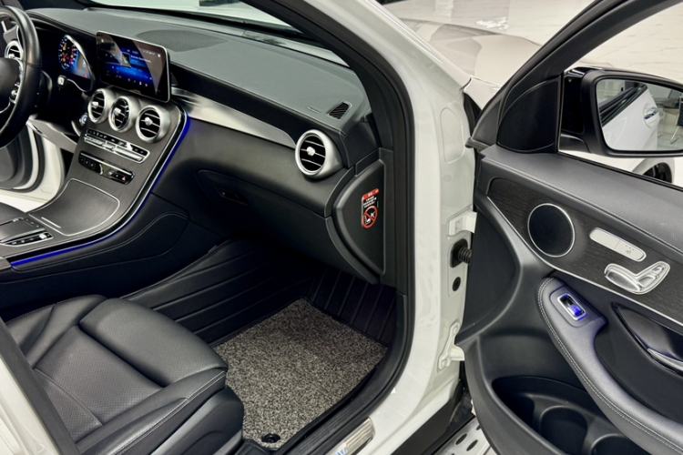 Used Mercedes-Benz GLC Coupe 2020 GLC 300 4MATIC Coupe SUV Interior 11