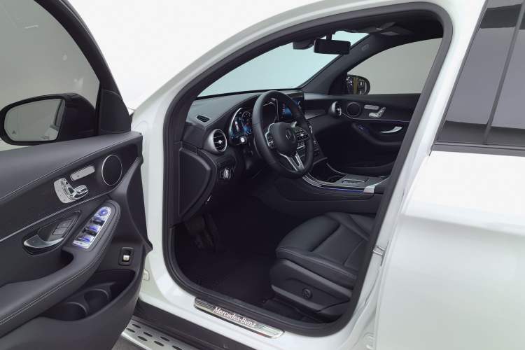 Used Mercedes-Benz GLC Coupe 2020 GLC 300 4MATIC Coupe SUV Interior 2