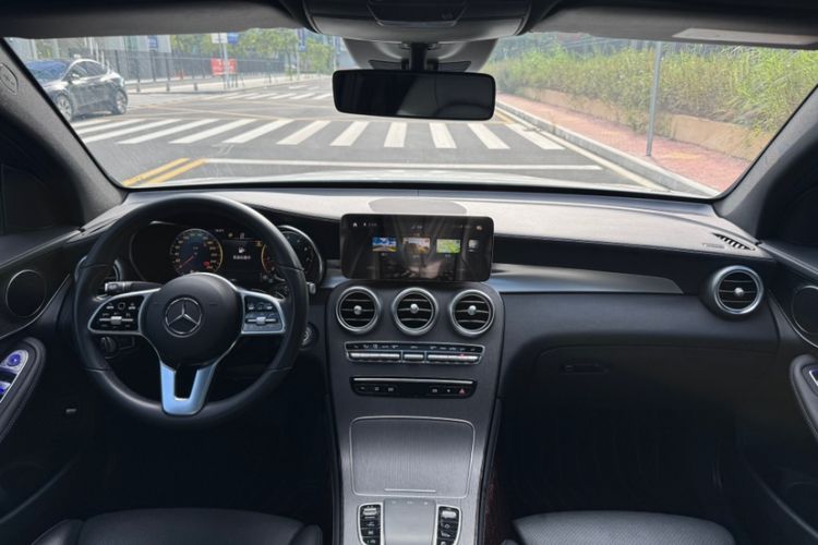 Used Mercedes-Benz GLC Coupe 2020 GLC 300 4MATIC Coupe SUV Interior 3