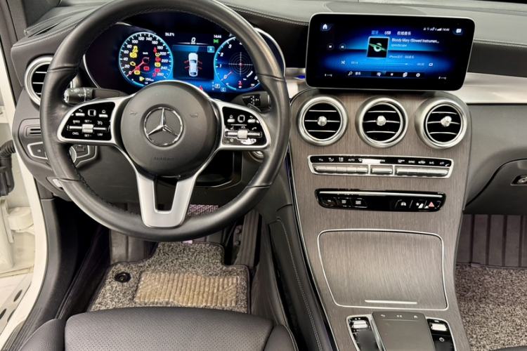 Used Mercedes-Benz GLC Coupe 2020 GLC 300 4MATIC Coupe SUV Interior 4