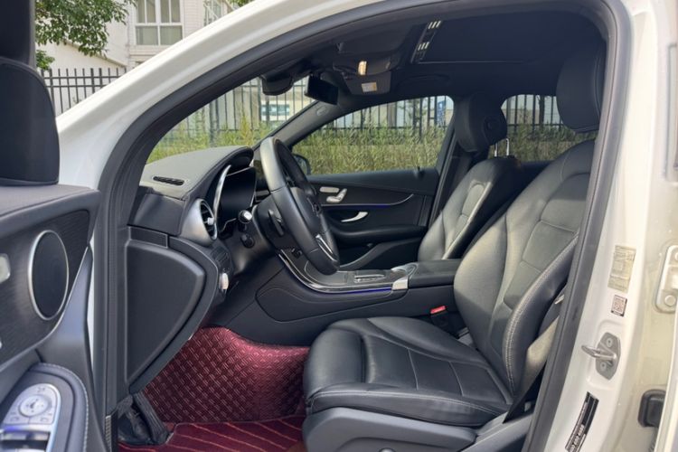 Used Mercedes-Benz GLC Coupe 2020 GLC 300 4MATIC Coupe SUV Interior 6