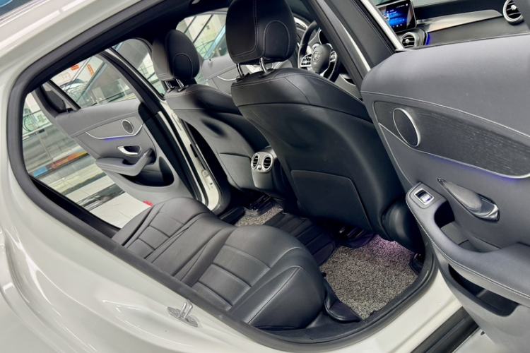 Used Mercedes-Benz GLC Coupe 2020 GLC 300 4MATIC Coupe SUV Interior 7