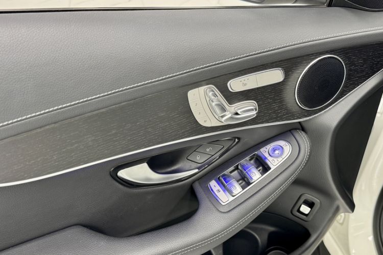 Used Mercedes-Benz GLC Coupe 2020 GLC 300 4MATIC Coupe SUV Interior 8