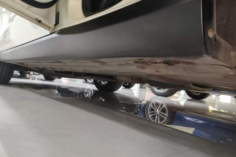 Used Mercedes-Benz GLC Coupe 2020 GLC 260 4MATIC Coupe SUV Left Side Sill
