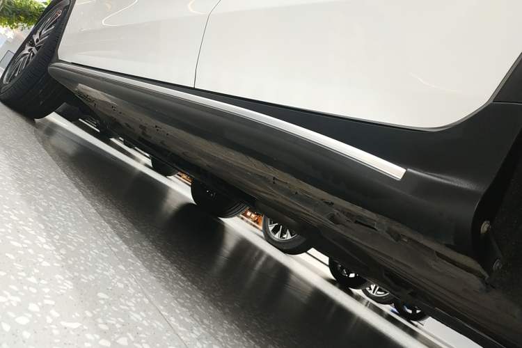 Used Mercedes-Benz GLC Coupe 2020 GLC 300 4MATIC Coupe SUV Left Side Sill