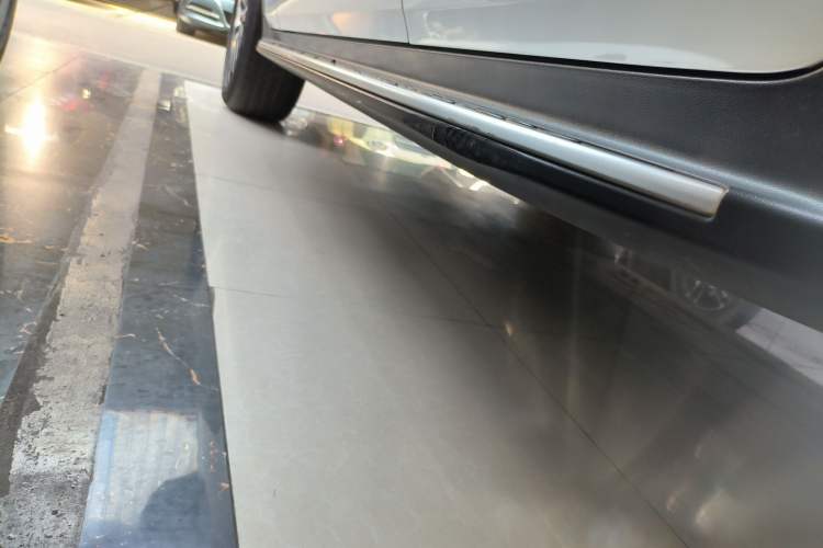 Used Mercedes-Benz GLC Coupe 2020 GLC 300 4MATIC Coupe SUV Left Side Sill