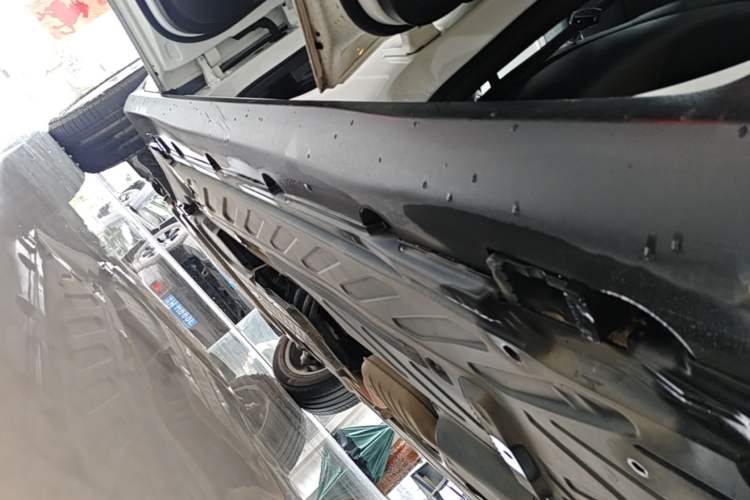 Used Mercedes-Benz GLC Coupe 2020 GLC 260 4MATIC Coupe SUV Left Side Sill