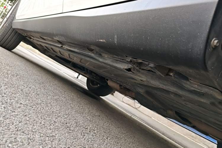 Used Mercedes-Benz GLC Coupe 2020 GLC 260 4MATIC Coupe SUV Left Side Sill