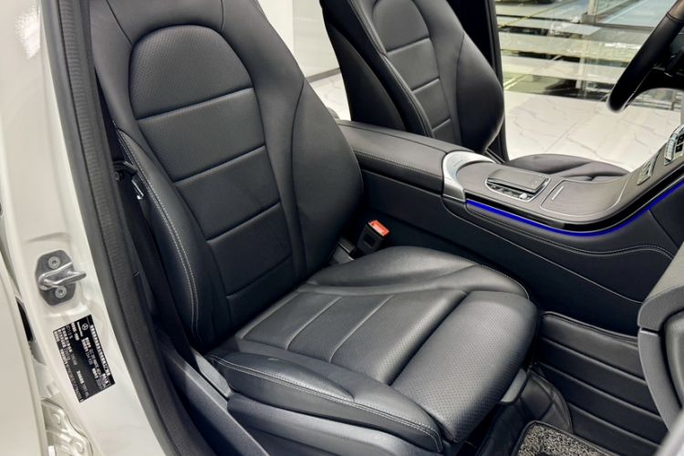 Used Mercedes-Benz GLC Coupe 2020 GLC 300 4MATIC Coupe SUV Right Front Seat
