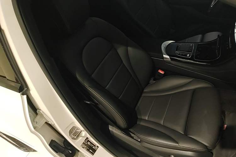 Used Mercedes-Benz GLC Coupe 2020 GLC 260 4MATIC Coupe SUV Right Front Seat