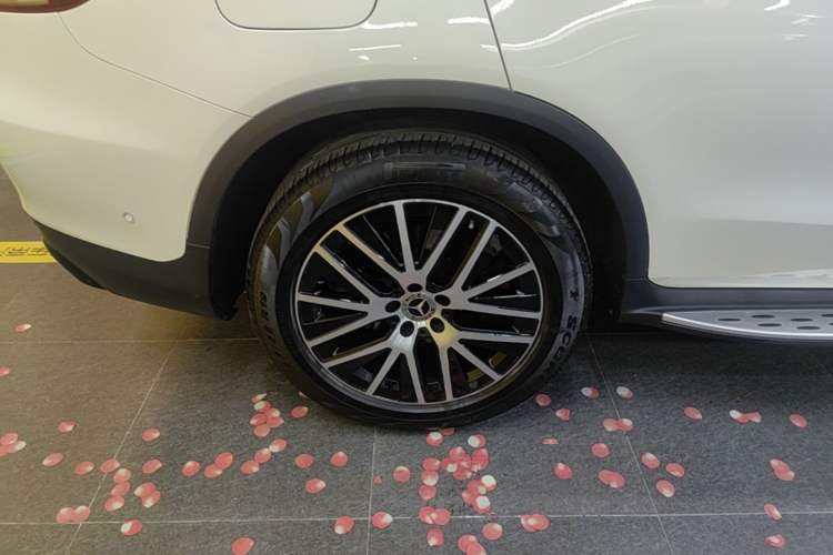 Used Mercedes-Benz GLC Coupe 2020 GLC 300 4MATIC Coupe SUV Right Rear Wheel Hub