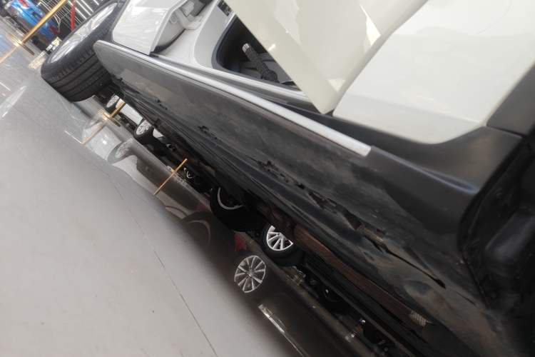 Used Mercedes-Benz GLC Coupe 2020 GLC 260 4MATIC Coupe SUV Right Side Sill