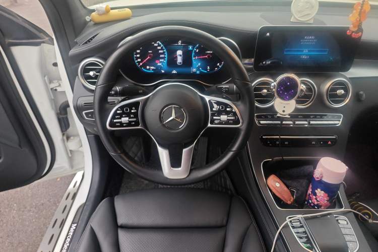Used Mercedes-Benz GLC Coupe 2020 GLC 300 4MATIC Coupe SUV Steering Wheel