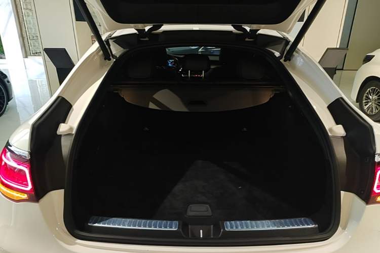 Used Mercedes-Benz GLC Coupe 2020 GLC 260 4MATIC Coupe SUV Trunk