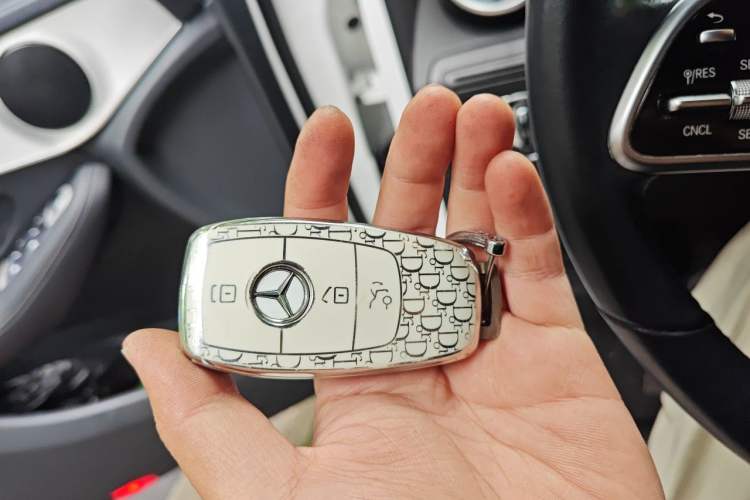 Used Mercedes-Benz GLC Coupe 2020 GLC 260 4MATIC Coupe SUV Vehicle Key