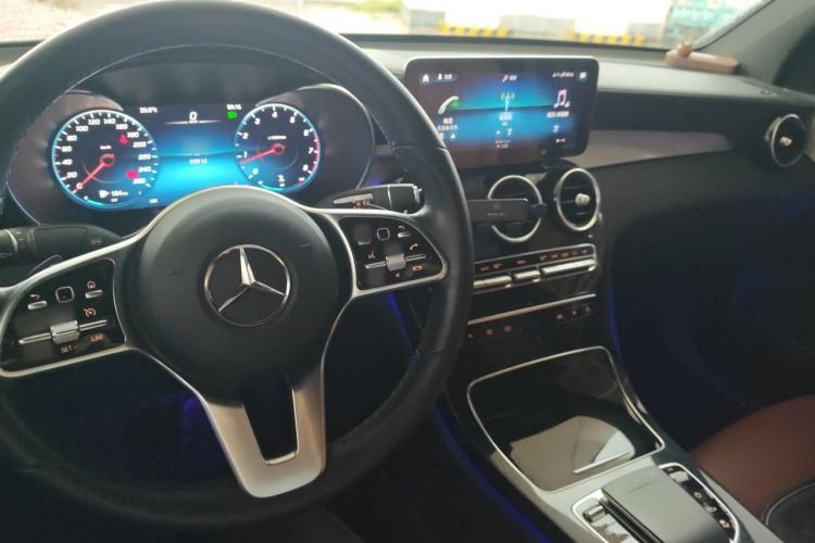 Used Mercedes-Benz GLC Coupe 2021 GLC 260 4MATIC Coupe SUV Center Console