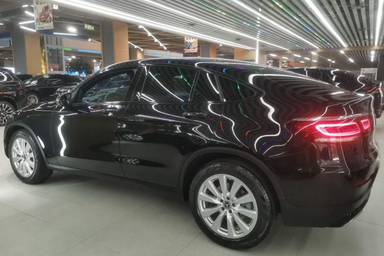 Used Mercedes-Benz GLC Coupe 2021 GLC 260 4MATIC Coupe SUV Exterior 3