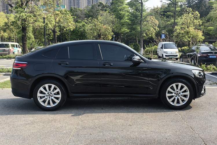 Used Mercedes-Benz GLC Coupe 2021 GLC 260 4MATIC Coupe SUV Exterior 5