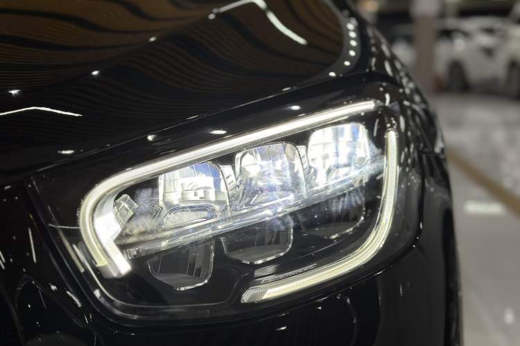 Used Mercedes-Benz GLC Coupe 2021 GLC 300 4MATIC Coupe SUV Exterior 8